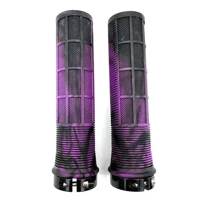 Mandotos TPR cyclist grips with textured rubber surface for improved grip and comfort during bike rides.