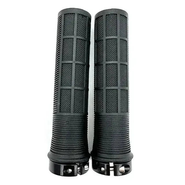 Mandotos TPR cyclist grips with textured rubber surface for comfortable, secure bike handlebar grip.