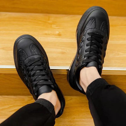 Mandotos trendy leather men's casual sneakers, stylish and comfortable footwear with a modern design and lace-up closure.