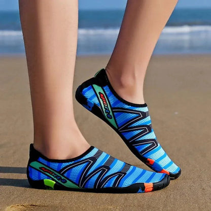 Mandotos unisex swimming shoes with flexible sole and breathable material, ideal for water sports and beach activities.