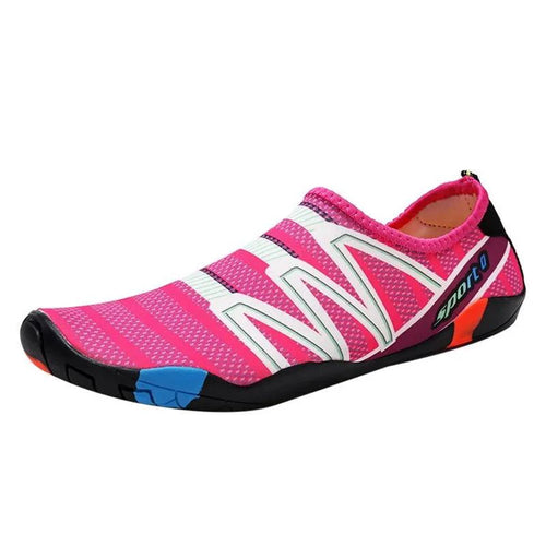 Mandotos unisex swimming shoes with flexible design and breathable material, ideal for water sports and beach activities.