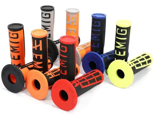 Mandotos UrbanCycle lock-on bicycle grips with ergonomic design and secure metal clamps for comfortable cycling.