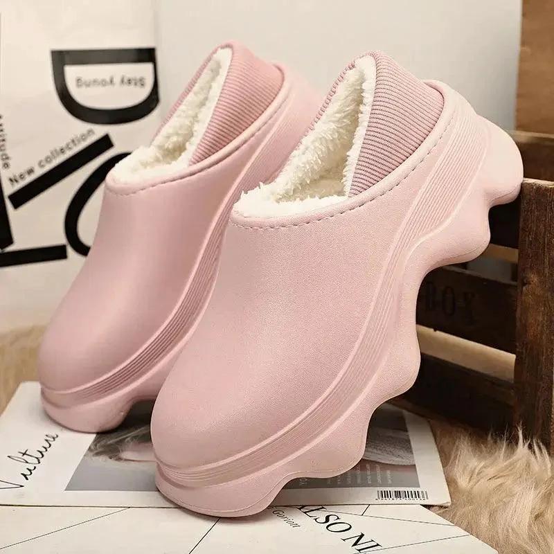 Mandotos warm outdoor shoes with insulated lining and rugged soles, ideal for cold weather hiking and outdoor activities.