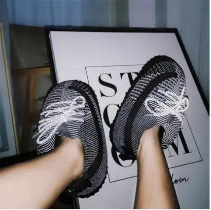 Mandotos winter warm slippers with plush interior, cozy indoor footwear for comfort during cold weather.
