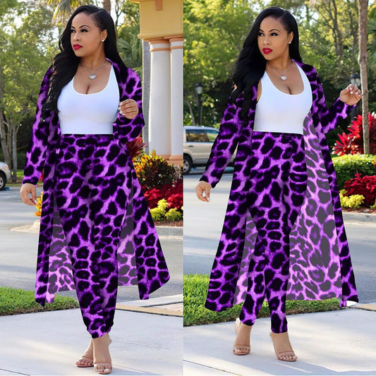 Women's long-sleeved leopard print suitcoat by MANDOTOS, stylish and fitted blazer with animal pattern fabric.