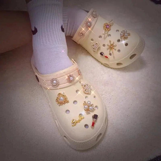 Mandotos women's slippers shoes clogs with soft fabric upper and slip-on design, perfect for cozy indoor wear.