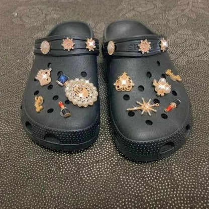 Mandotos women's slip-on slippers with soft clog design, featuring comfortable open-toe style and casual indoor footwear.