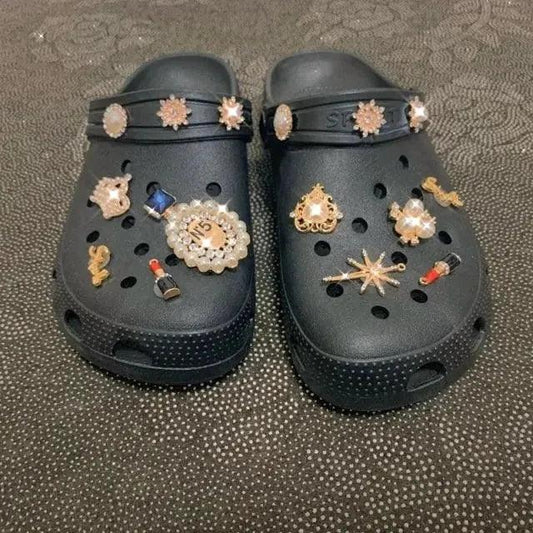 Mandotos women's slippers shoes clogs in soft material, featuring a comfortable slip-on design with open toes.