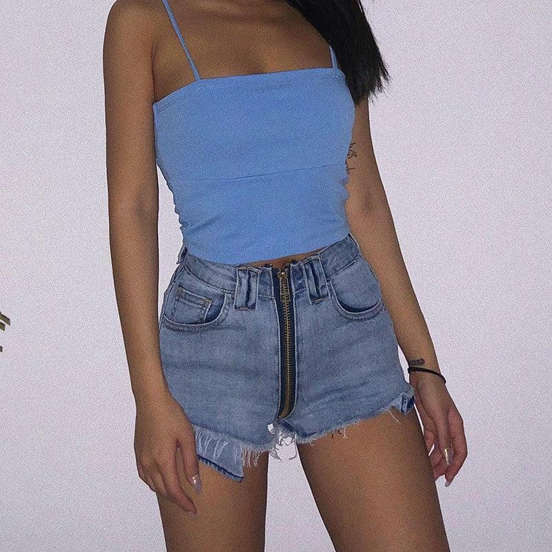 Mandotos Xuan Ya high-waisted denim shorts with hip zipper, showcasing a stylish fit and trendy design.